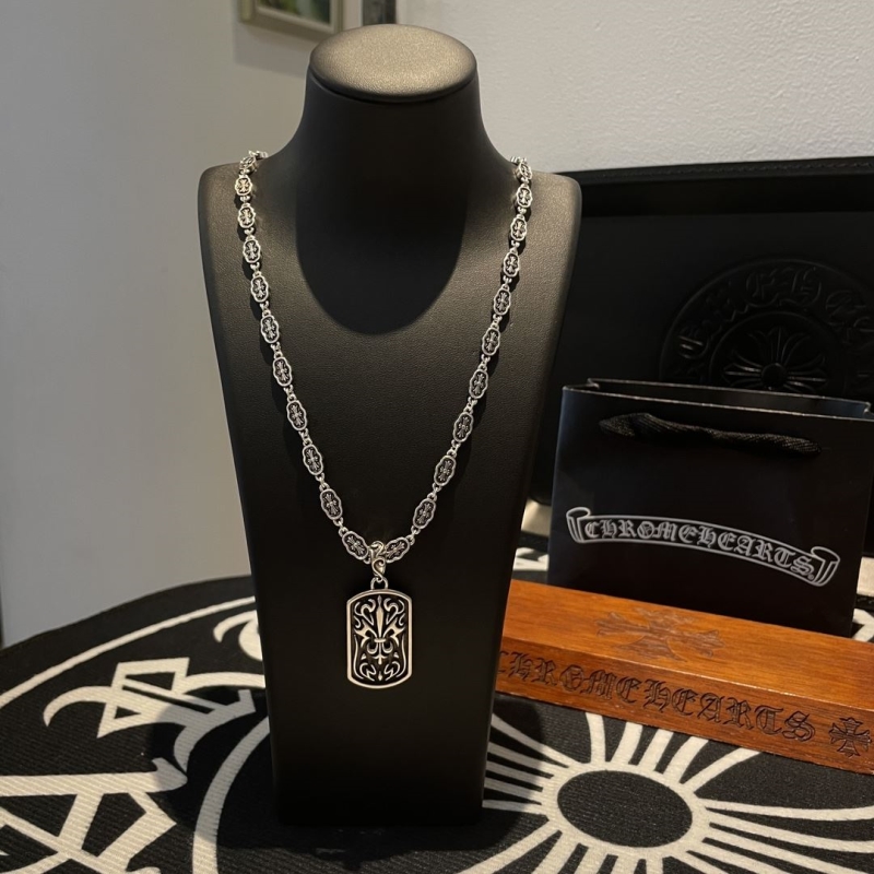 Ch**me He**ts necklaces